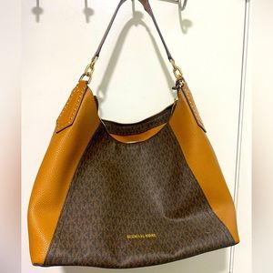 Michael Kors purse.  Excellent condition.  Perfect  purse for every season.